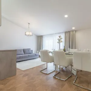 https://luxury-piano-apartment.hotelinzadar.com